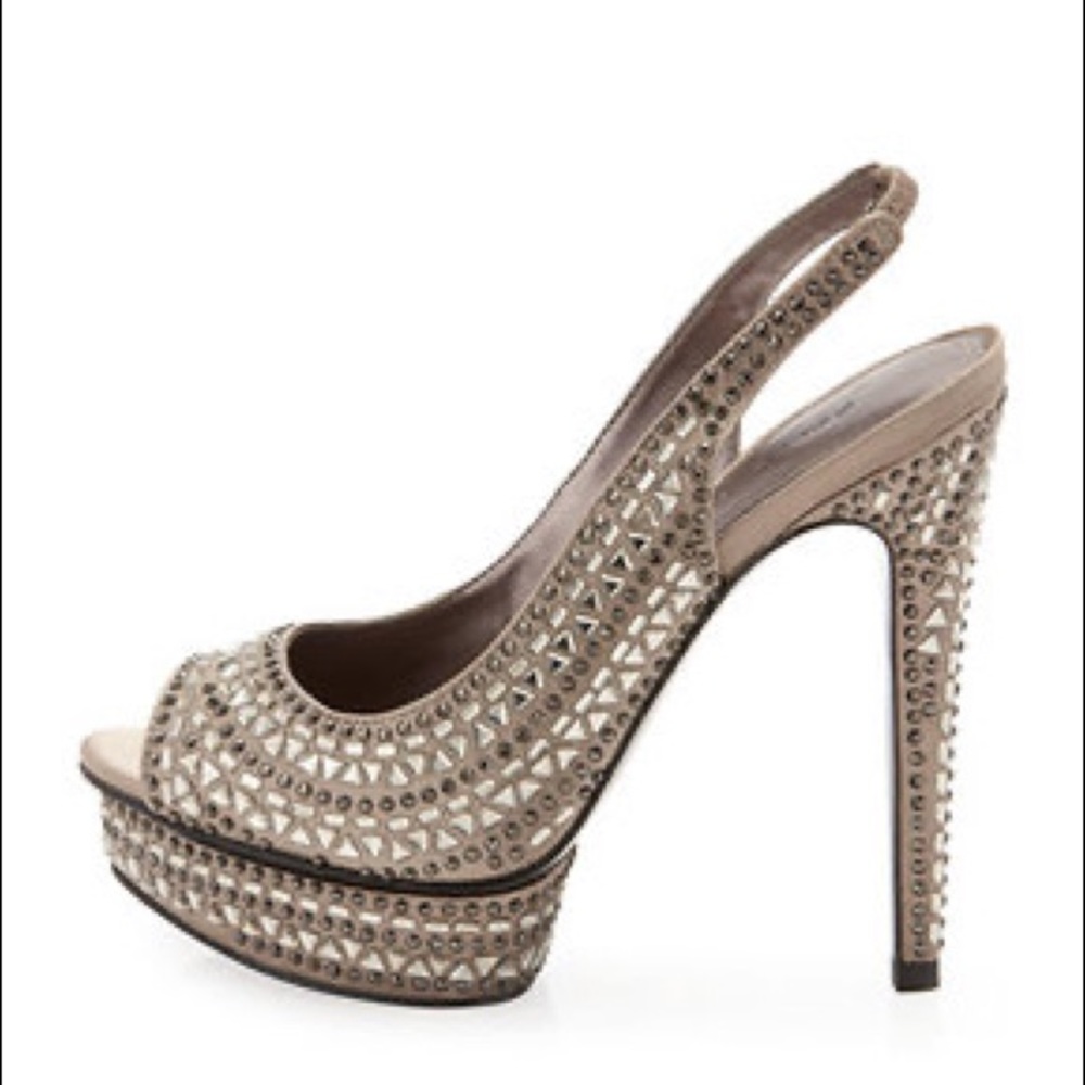 Pelle Moda Amber Studded Slingback Pump Size 7.5